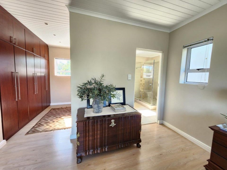 5 Bedroom Property for Sale in Panorama Western Cape